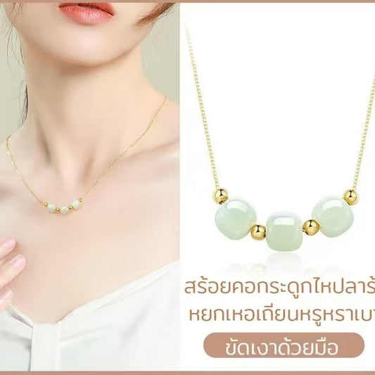 Luxurious and light Hetian jade clavicle necklace
